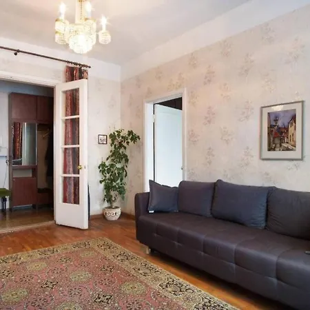 Center Huge 3-bedroom Apartment