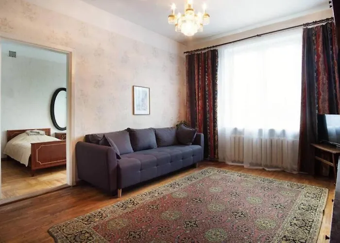 Center Huge 3-bedroom *