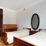 Center Huge 3-bedroom Apartment *