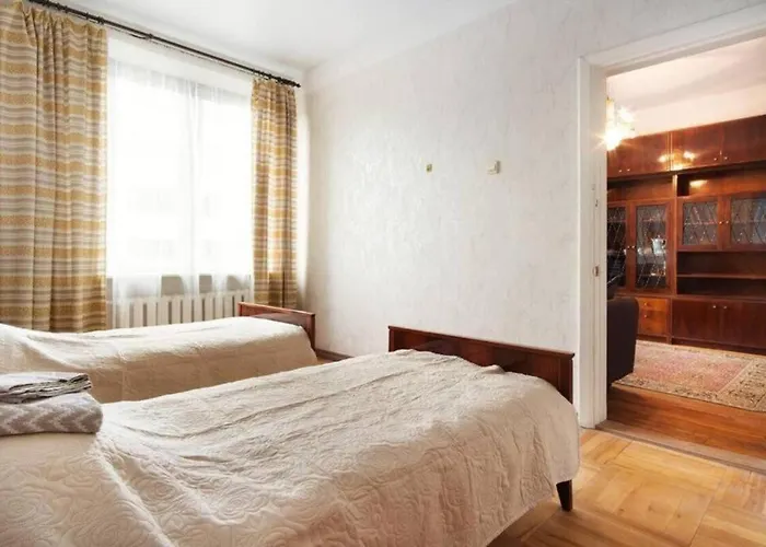 Center Huge 3-bedroom