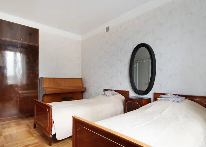 Center Huge 3-bedroom Appartement *